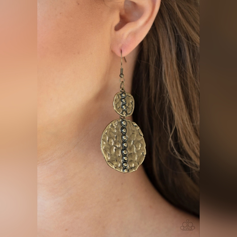 Paparazzi Metro Metalhead - Brass - Earrings